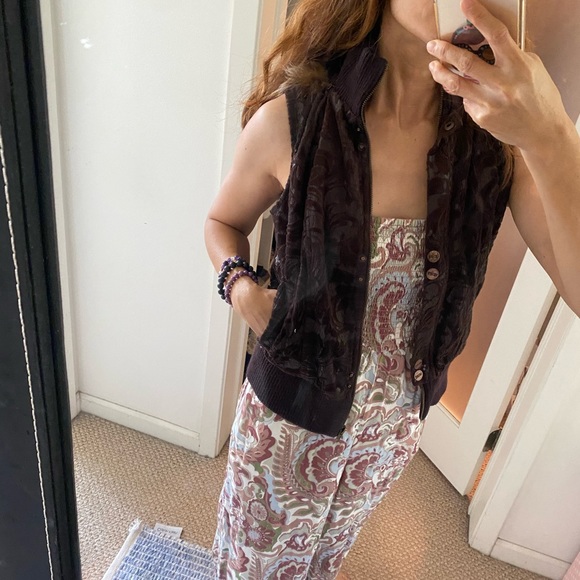 Sleeveless Jacket with fur hoodie - Picture 6 of 11